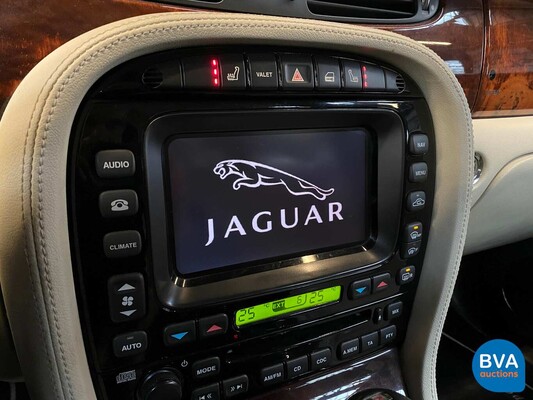 Jaguar XJ 4.2 Supercharged V8 Super 396pk -Origineel NL- 2004 Youngtimer , 89-NR-NP
