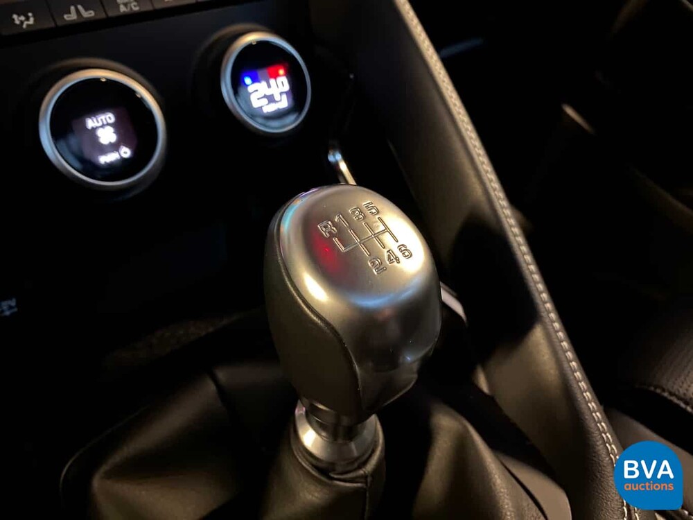 Jaguar E-Pace D150 R-Dynamic S 2018 -Original NL-, TJ-346-J.