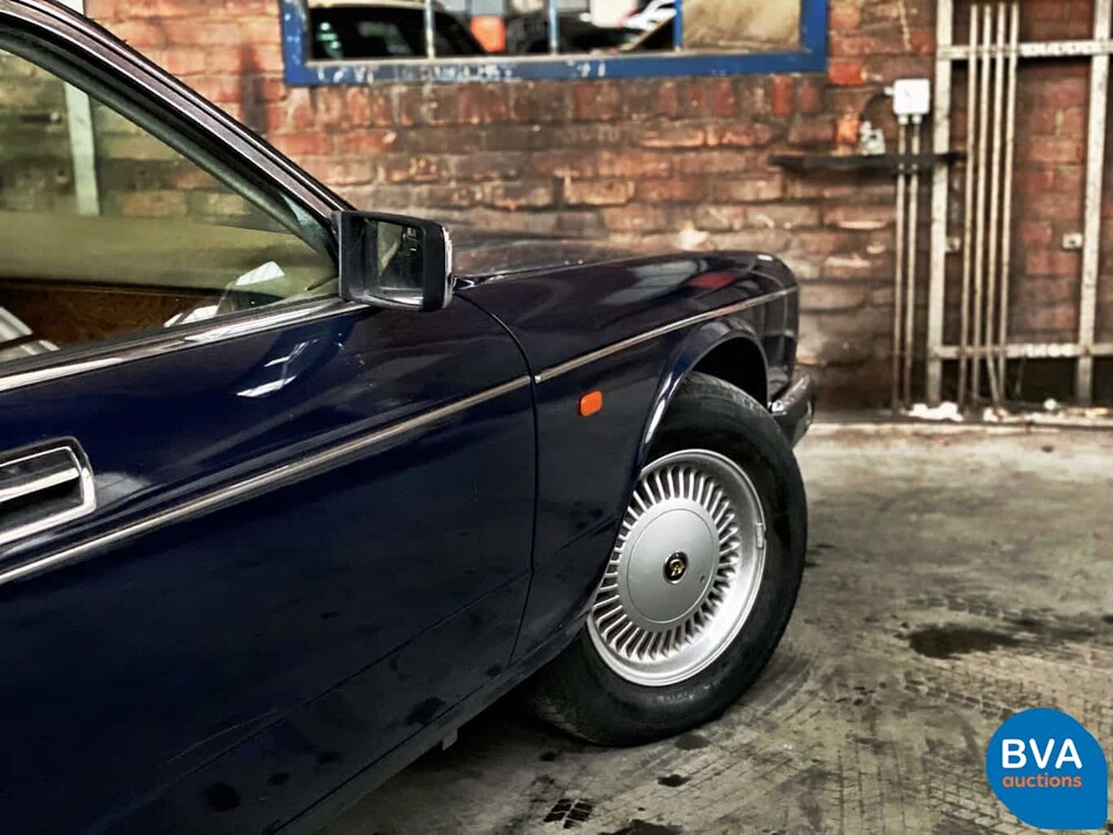 Daimler Double Six V12 Jaguar XJ 1993.