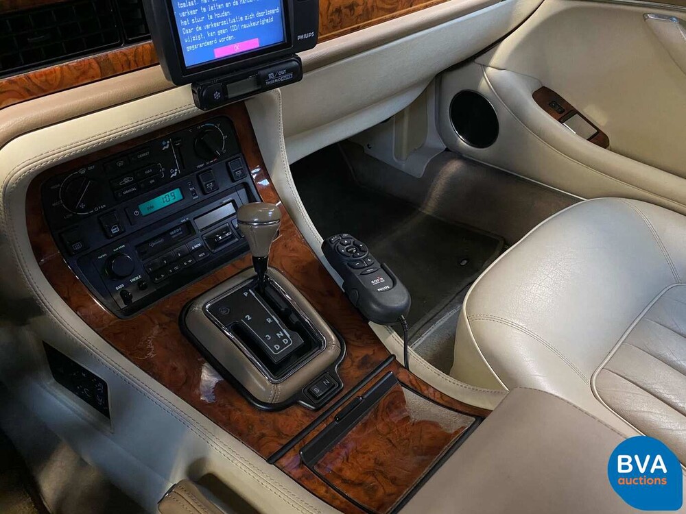 Daimler Double Six V12 Jaguar XJ 1993.