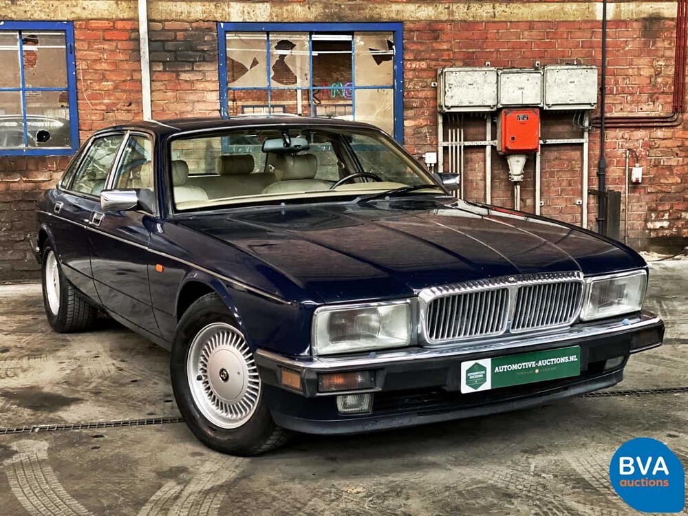 Daimler Double Six V12 Jaguar XJ 1993.