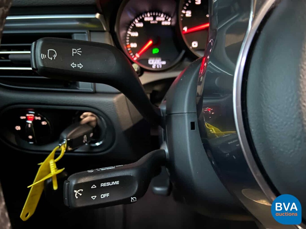 Porsche Macan 2.0 245 PS 2019 - GARANTIE -.