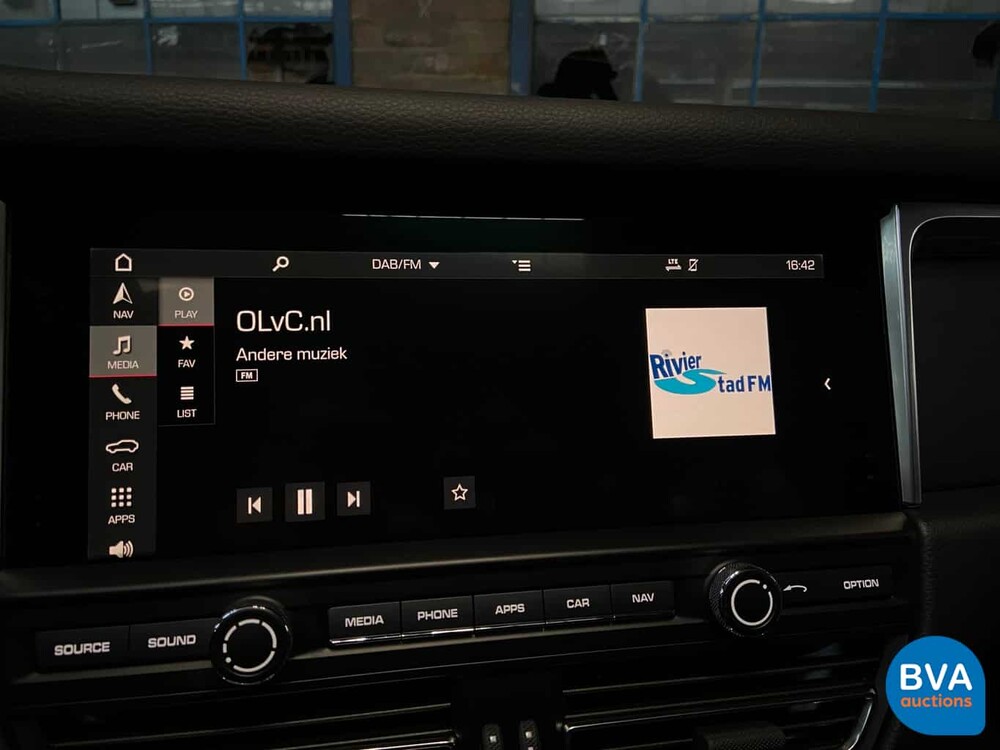 Porsche Macan 2.0 245 PS 2019 - GARANTIE -.