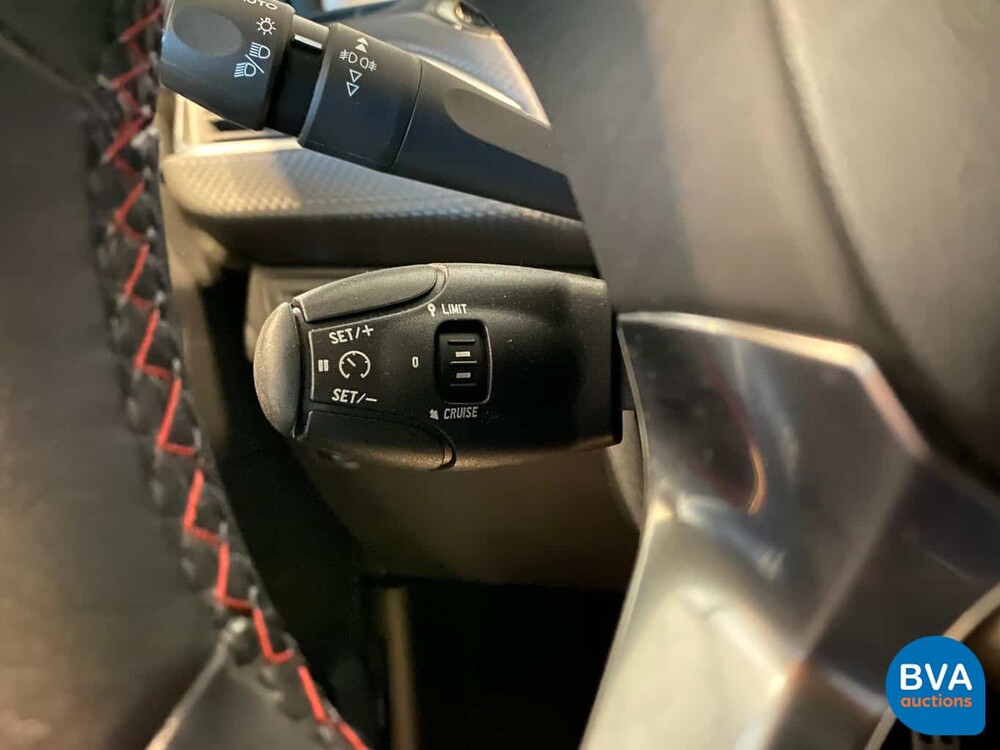 Peugeot 2008 1.2 PureTech Allure GT-Line 110PK 2018, J-594-KG