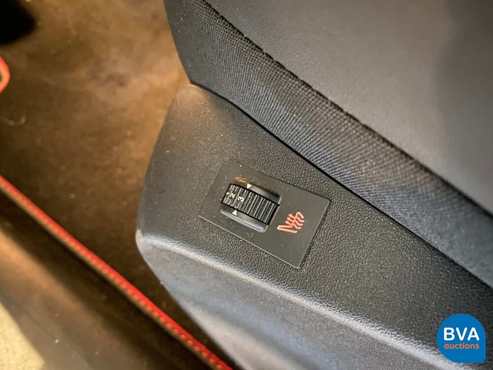 Peugeot 2008 1.2 PureTech Allure GT-Line 110PK 2018, J-594-KG