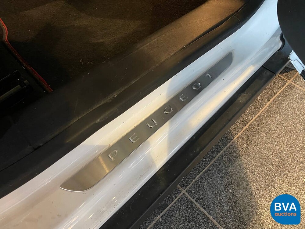 Peugeot 2008 1.2 PureTech Allure GT-Line 110PK 2018, J-594-KG