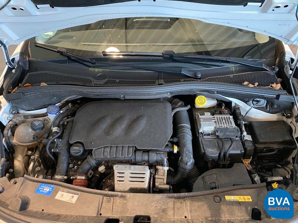 Peugeot 2008 1.2 PureTech Allure GT-Line 110PK 2018, J-594-KG