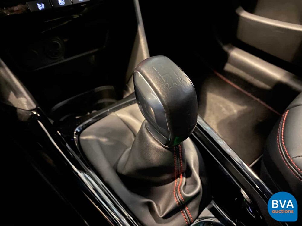 Peugeot 2008 1.2 PureTech Allure GT-Line 110PK 2018, J-594-KG