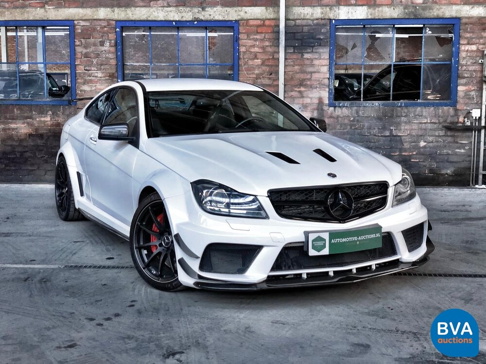 Mercedes-Benz C63 AMG Coupé SCHWARZE SERIE 517PK Track-Pack Aero-Pack.