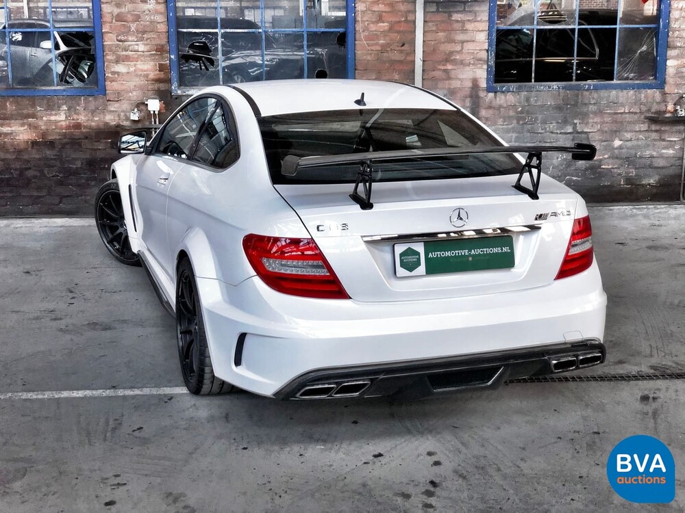Mercedes-Benz C63 AMG Coupé SCHWARZE SERIE 517PK Track-Pack Aero-Pack.