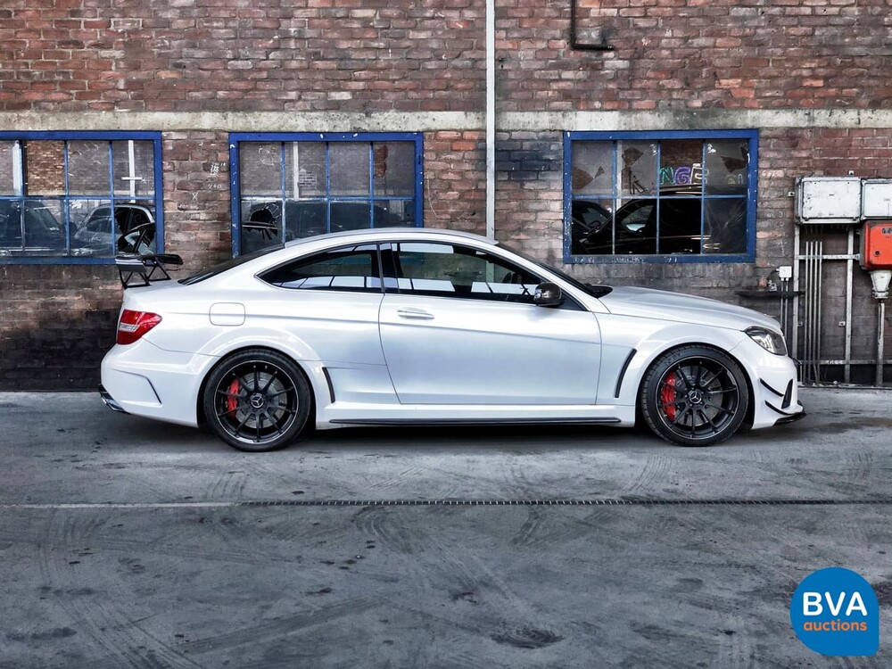 Mercedes-Benz C63 AMG Coupé SCHWARZE SERIE 517PK Track-Pack Aero-Pack.