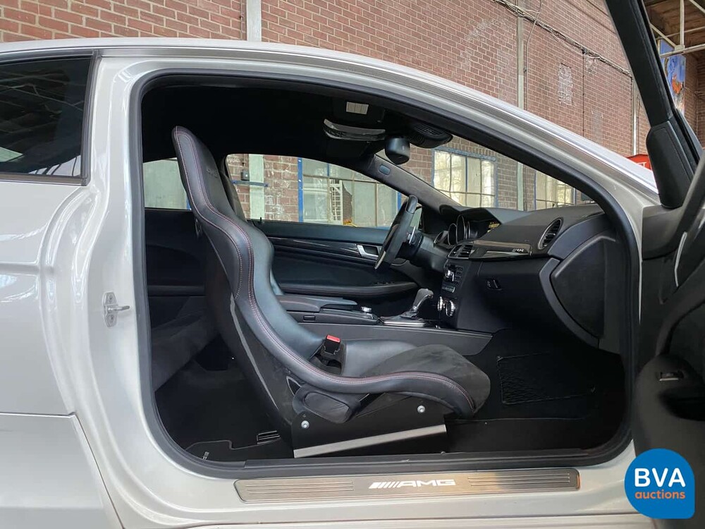 Mercedes-Benz C63 AMG Coupé SCHWARZE SERIE 517PK Track-Pack Aero-Pack.