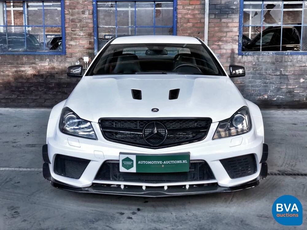 Mercedes-Benz C63 AMG Coupé SCHWARZE SERIE 517PK Track-Pack Aero-Pack.