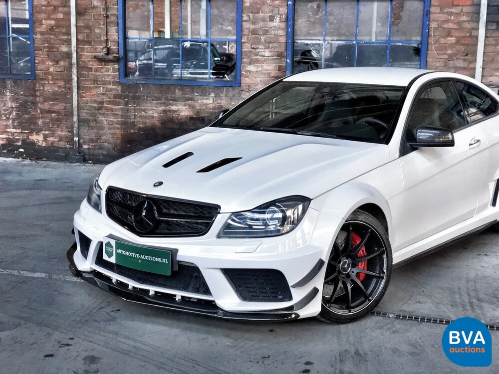 Mercedes-Benz C63 AMG Coupé SCHWARZE SERIE 517PK Track-Pack Aero-Pack.