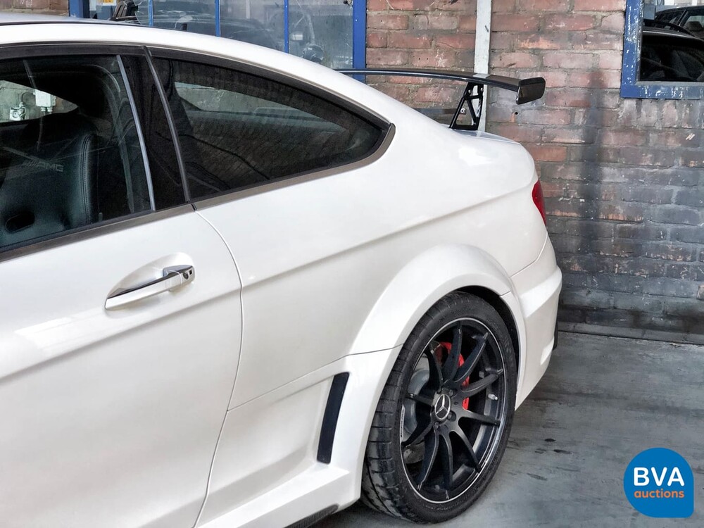 Mercedes-Benz C63 AMG Coupé SCHWARZE SERIE 517PK Track-Pack Aero-Pack.