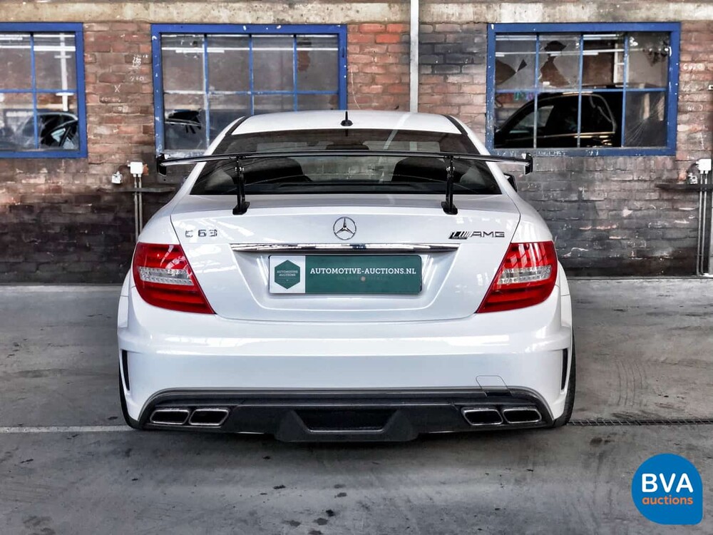 Mercedes-Benz C63 AMG Coupé SCHWARZE SERIE 517PK Track-Pack Aero-Pack.