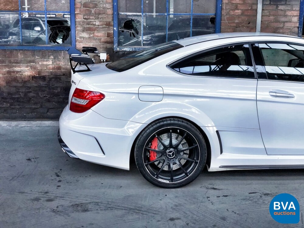 Mercedes-Benz C63 AMG Coupé SCHWARZE SERIE 517PK Track-Pack Aero-Pack.