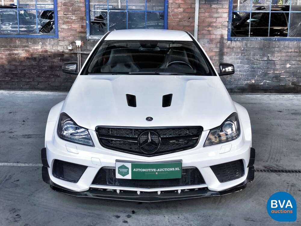 Mercedes-Benz C63 AMG Coupé SCHWARZE SERIE 517PK Track-Pack Aero-Pack.