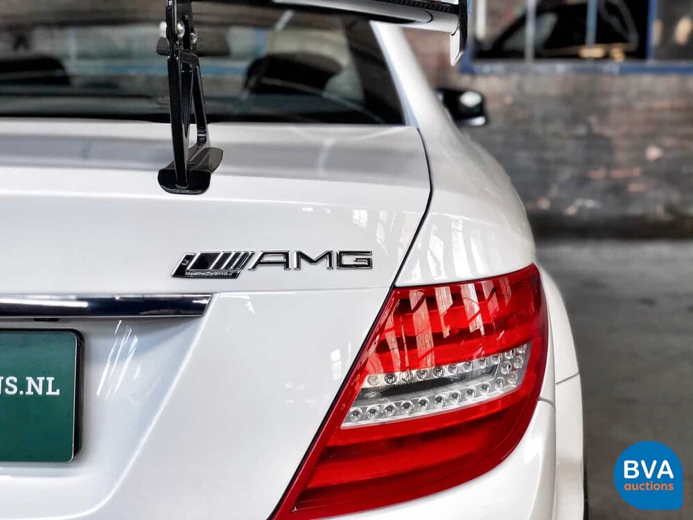Mercedes-Benz C63 AMG Coupé SCHWARZE SERIE 517PK Track-Pack Aero-Pack.