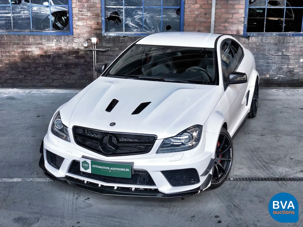 Mercedes-Benz C63 AMG Coupé SCHWARZE SERIE 517PK Track-Pack Aero-Pack.