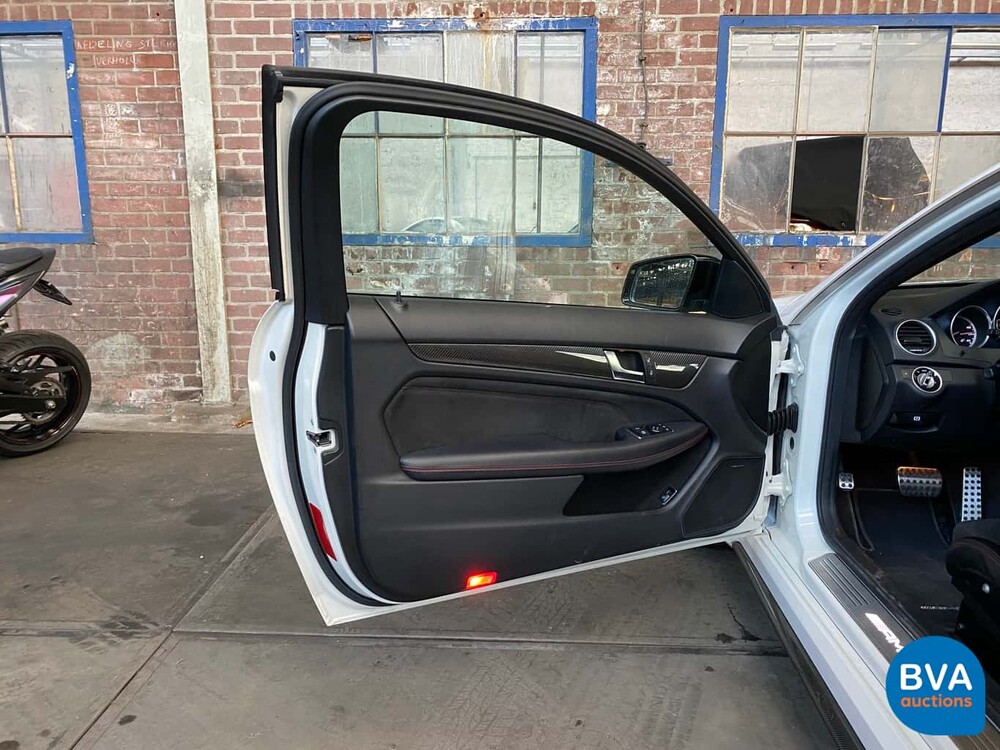 Mercedes-Benz C63 AMG Coupé SCHWARZE SERIE 517PK Track-Pack Aero-Pack.