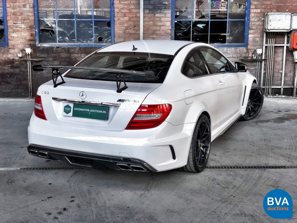 Mercedes-Benz C63 AMG Coupé SCHWARZE SERIE 517PK Track-Pack Aero-Pack.