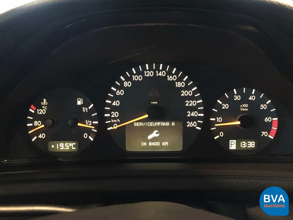 Mercedes-Benz CLK320 Coupé V6 218pk 2000, NF-660-S