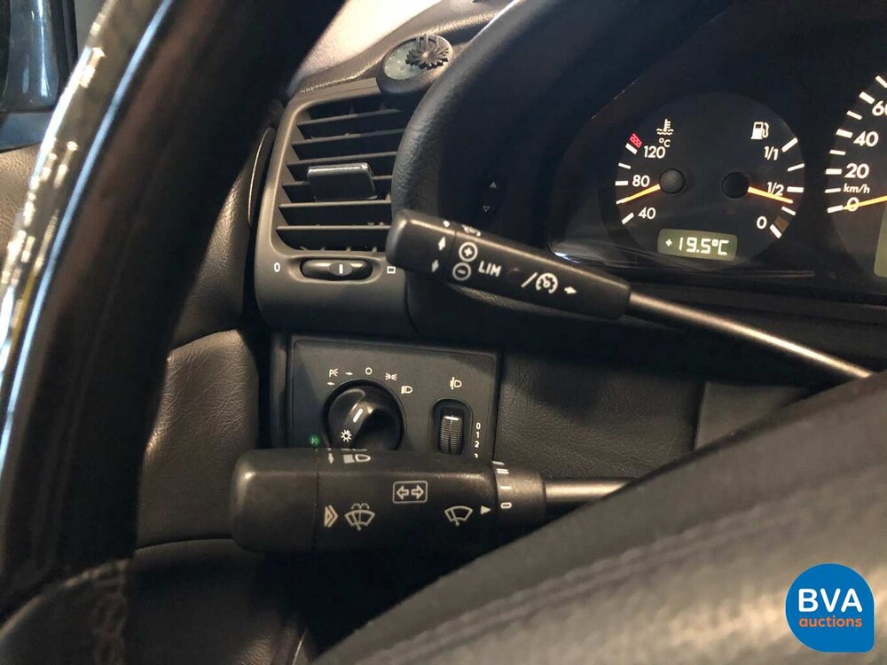 Mercedes-Benz CLK320 Coupé V6 218pk 2000, NF-660-S