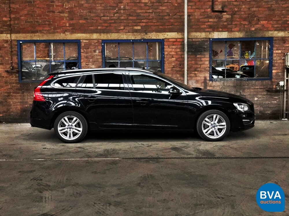 Volvo V60 2.4 D6 AWD Plugin Hybrid Summum 280pk, 9-SZZ-12