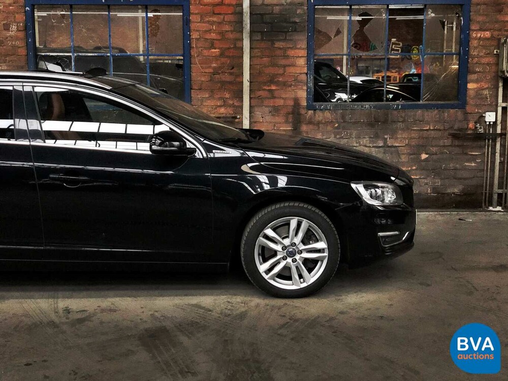 Volvo V60 2.4 D6 AWD Plugin Hybrid Summum 280pk, 9-SZZ-12