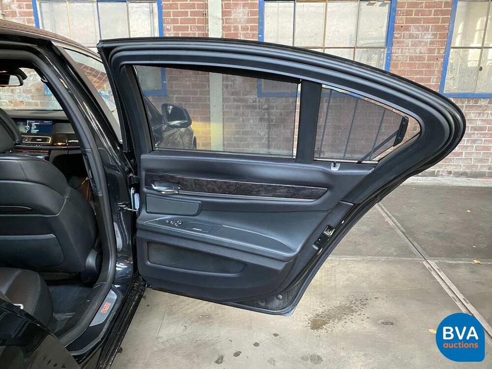 BMW 750i xDrive High Executive 408pk 2011 -Origineel NL-,  33-PGS-1