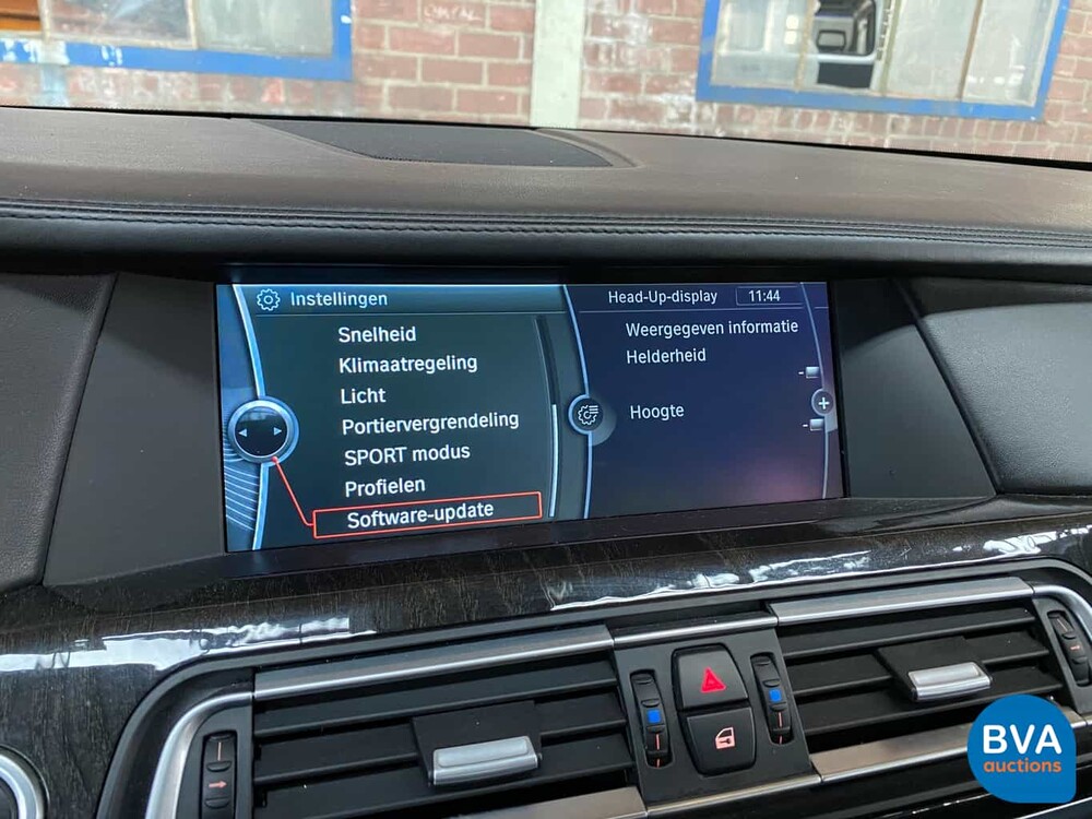 BMW 750i xDrive High Executive 408pk 2011 -Origineel NL-,  33-PGS-1
