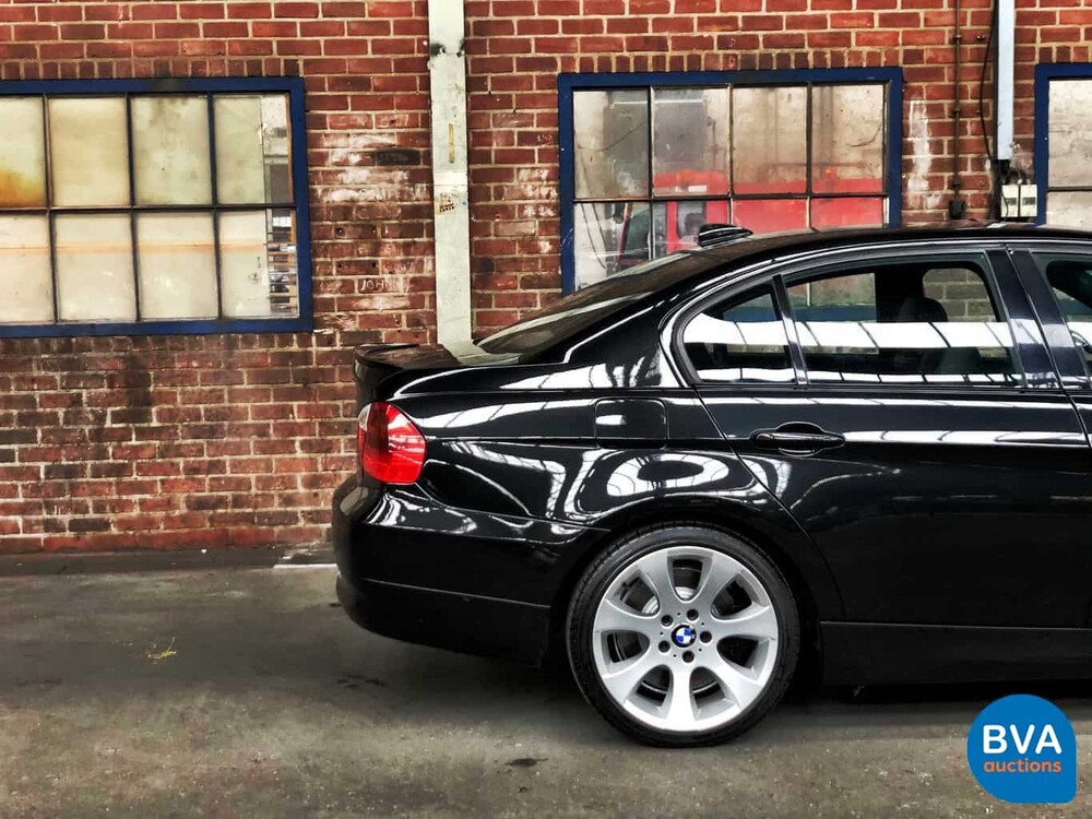 BMW 330i Sedan 258pk Youngtimer 2005, TX-406-N