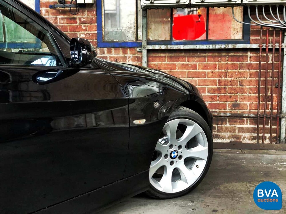 BMW 330i Sedan 258pk Youngtimer 2005, TX-406-N