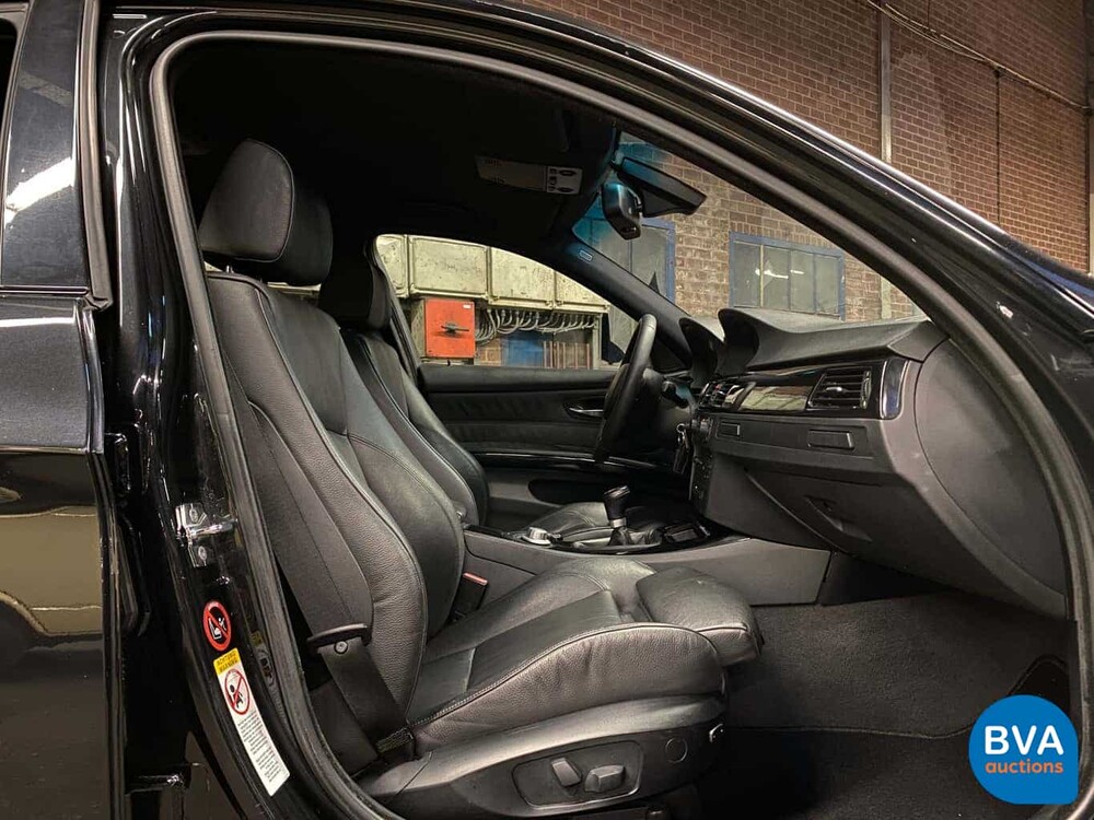 BMW 330i Sedan 258pk Youngtimer 2005, TX-406-N