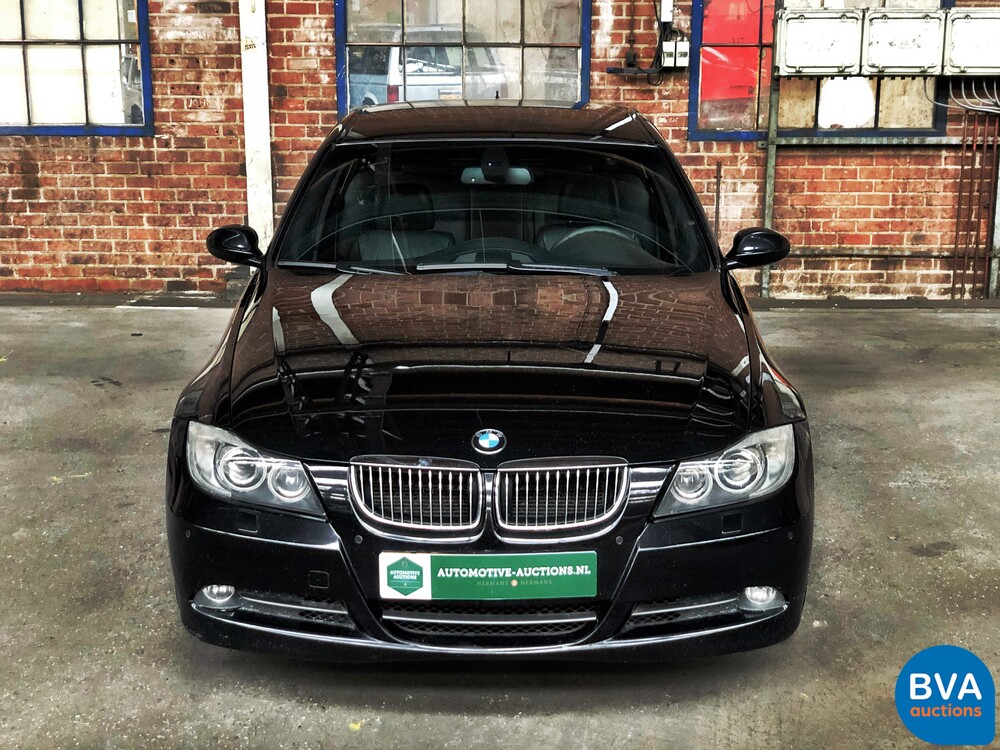 BMW 330i Sedan 258pk Youngtimer 2005, TX-406-N