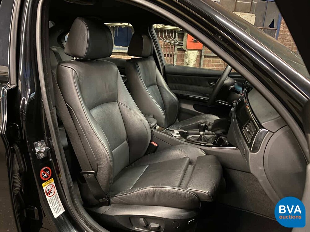 BMW 330i Sedan 258pk Youngtimer 2005, TX-406-N