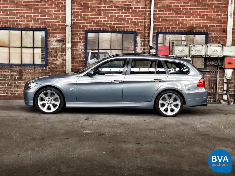 BMW 330xi Touring 230pk Youngtimer E91 2005
