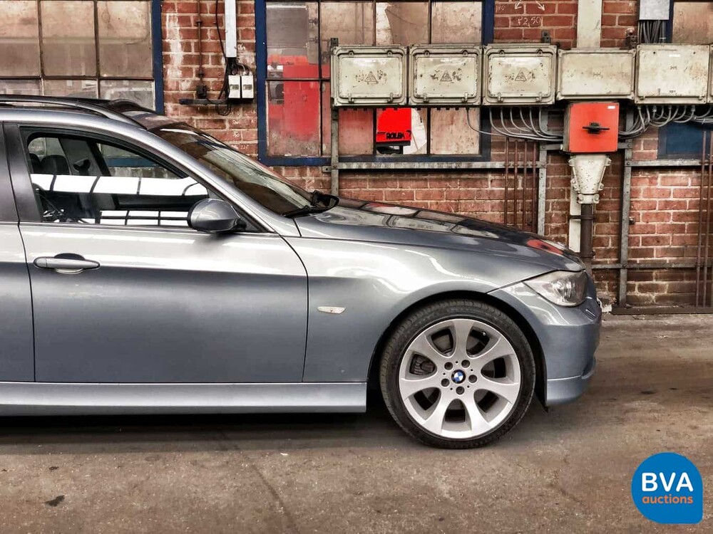 BMW 330xi Touring 230pk Youngtimer E91 2005