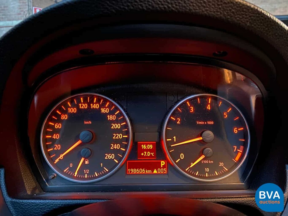 BMW 330xi Touring 230pk Youngtimer E91 2005