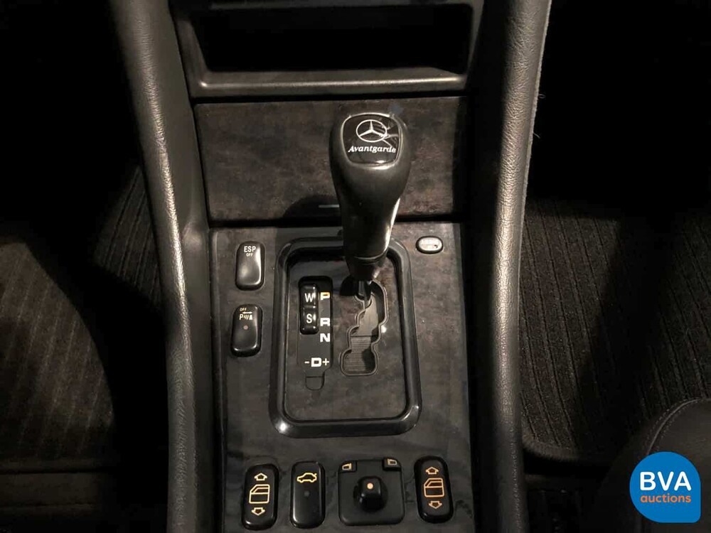 Mercedes-Benz CLK320 Coupé V6 218pk 2000, NF-660-S