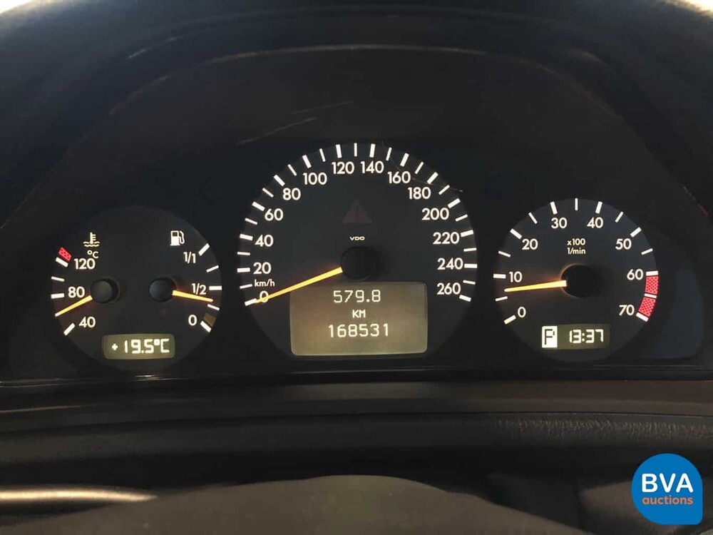 Mercedes-Benz CLK320 Coupé V6 218pk 2000, NF-660-S