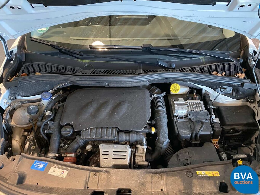 Peugeot 2008 1.2 PureTech Allure GT-Line 110PK 2018, J-594-KG