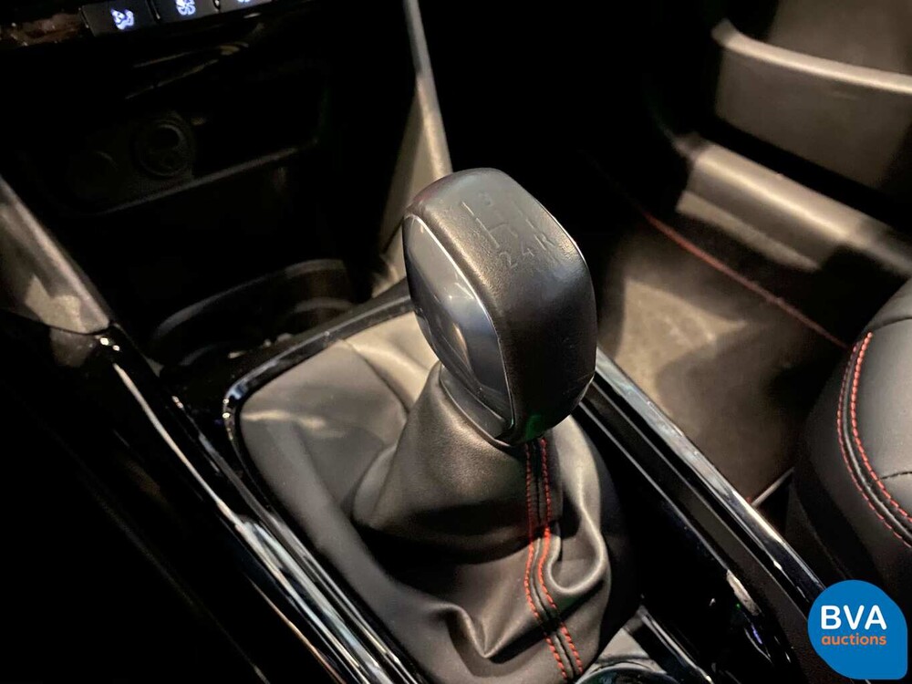 Peugeot 2008 1.2 PureTech Allure GT-Line 110PK 2018, J-594-KG