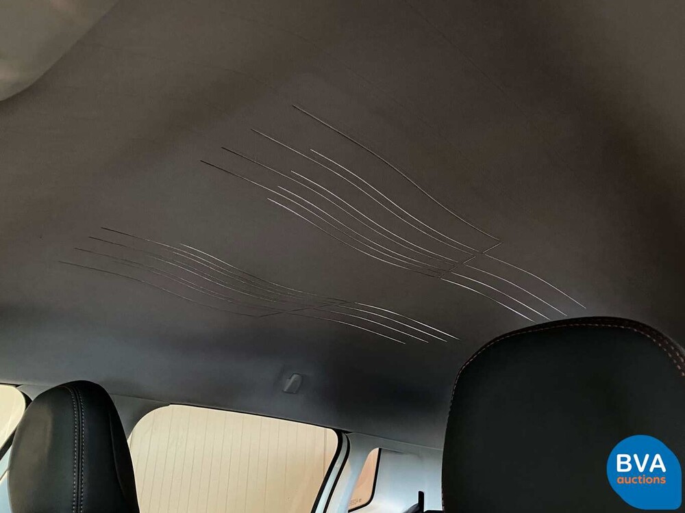 Peugeot 2008 1.2 PureTech Allure GT-Line 110PK 2018, J-594-KG