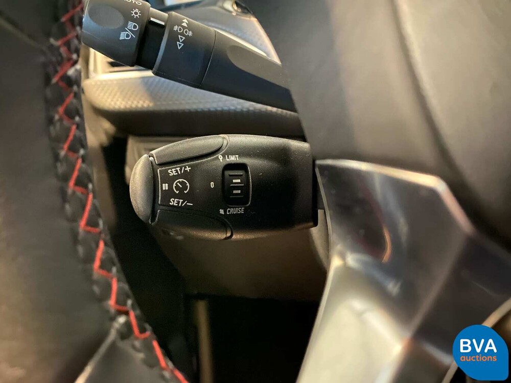 Peugeot 2008 1.2 PureTech Allure GT-Line 110PK 2018, J-594-KG