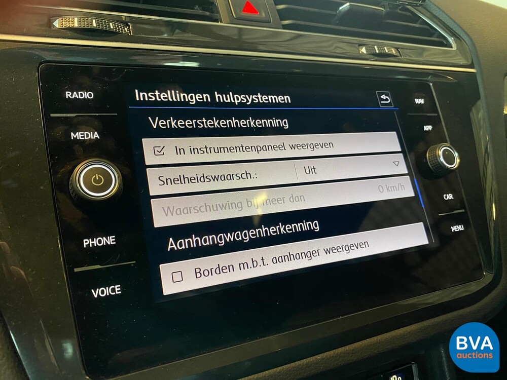 Volkswagen Tiguan 2.0 TSI 4Motion Highline R-Line 190pk 2020 -GARANTIE-, J-851-VP