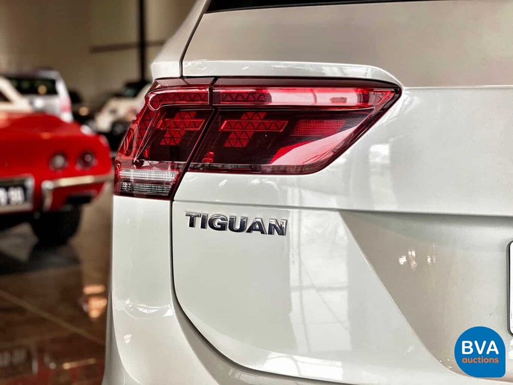 Volkswagen Tiguan 2.0 TSI 4Motion Highline R-Line 190pk 2020 -GARANTIE-, J-851-VP