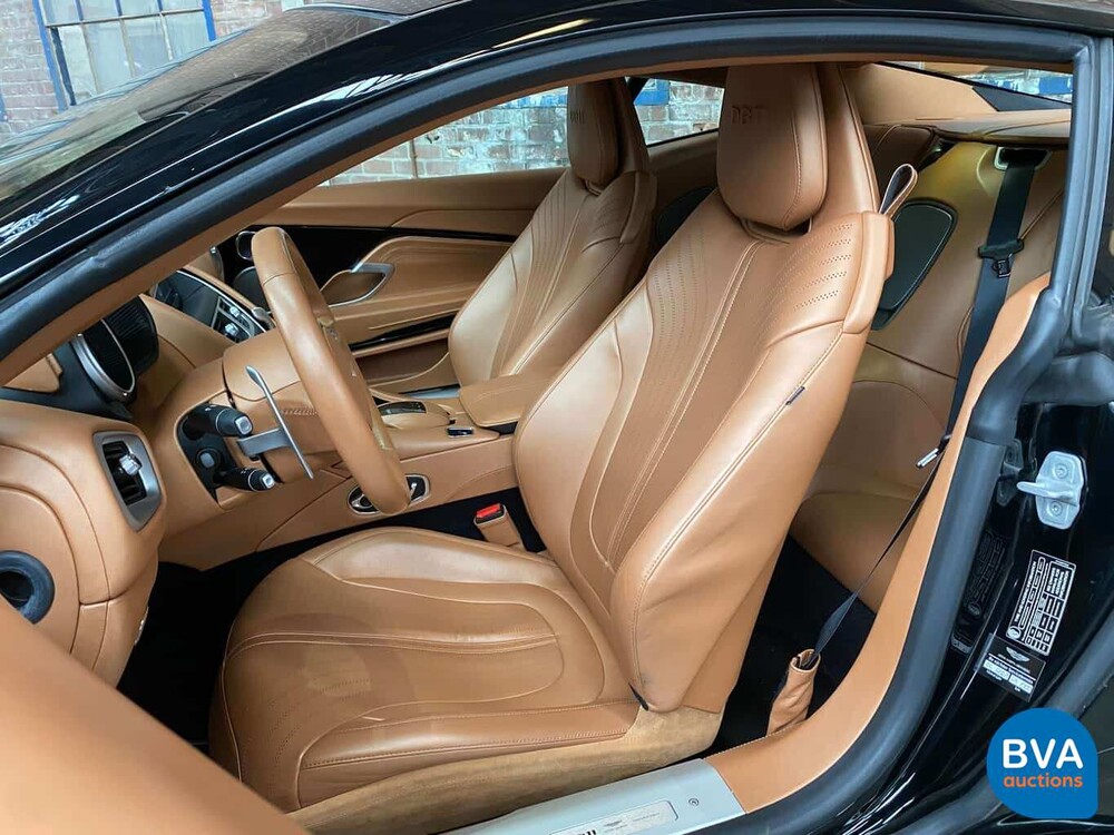 Aston Martin DB11 5.2 V12 Coupé 609pk 2017  