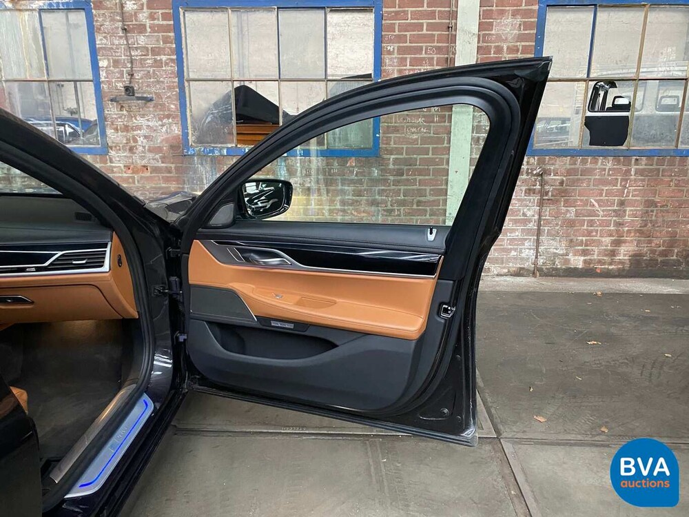 BMW 740e 326hp 7-Series 2017, J-841-FK.